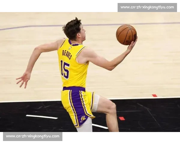 里夫斯：湖人是家！顶薪争议下的忠诚告白，球迷：他比拉塞尔更值得