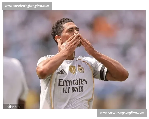 阿隆索皇马首秀温情时刻：爱妻助阵，伯纳乌见证新章