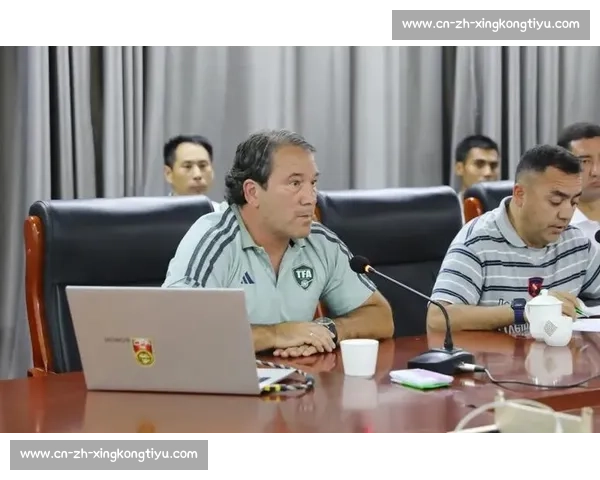 喀什杯青少年足球发展交流会:丝路青训新起点 喀什杯青少年足球发展交流会:丝路青训新起点